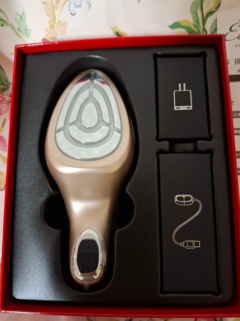 【新品·未使用】IKKOプロデュース MEラボンエクラ 美顔器