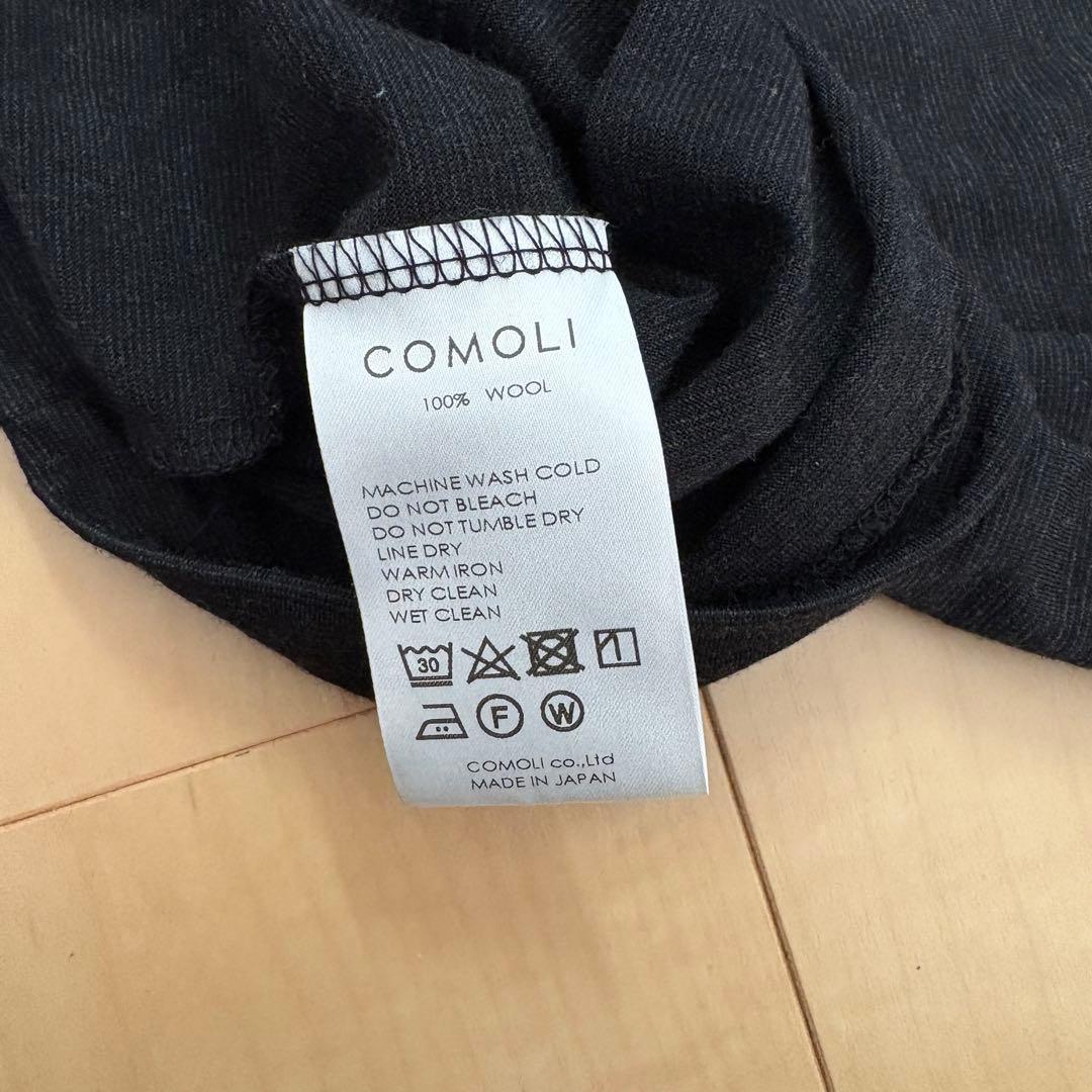 【COMOLI】ウールノースリーブ