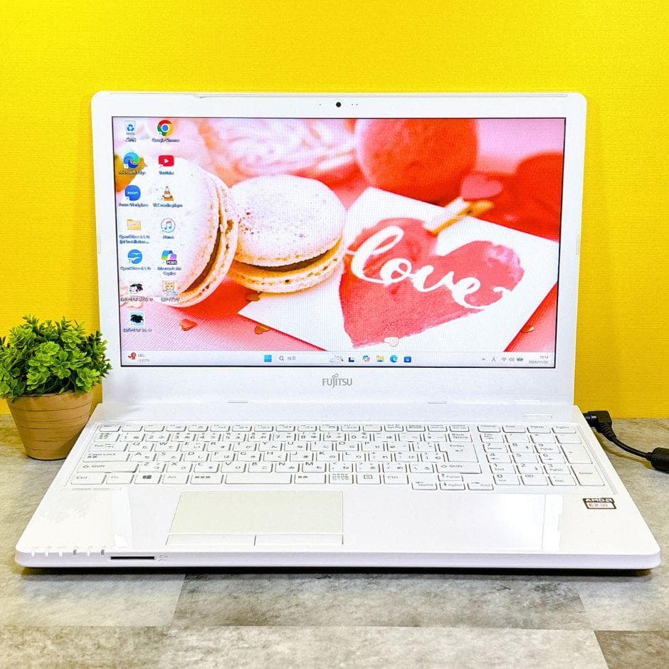 かわいい白❣快適ノートパソコン✨SSD搭載 カメラ付き 薄型 Windows11