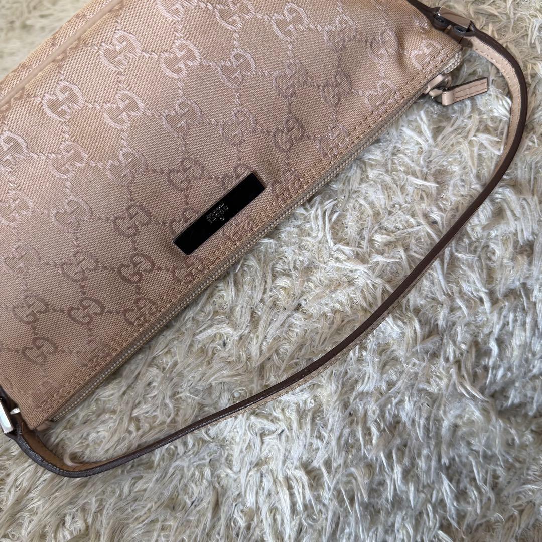 ☆美品☆GUCCI グッチ　アクセサリーポーチ　ショルダーバック　GG　ベージュ