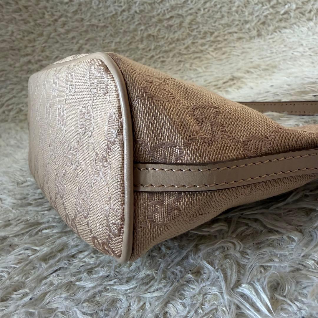 ☆美品☆GUCCI グッチ　アクセサリーポーチ　ショルダーバック　GG　ベージュ