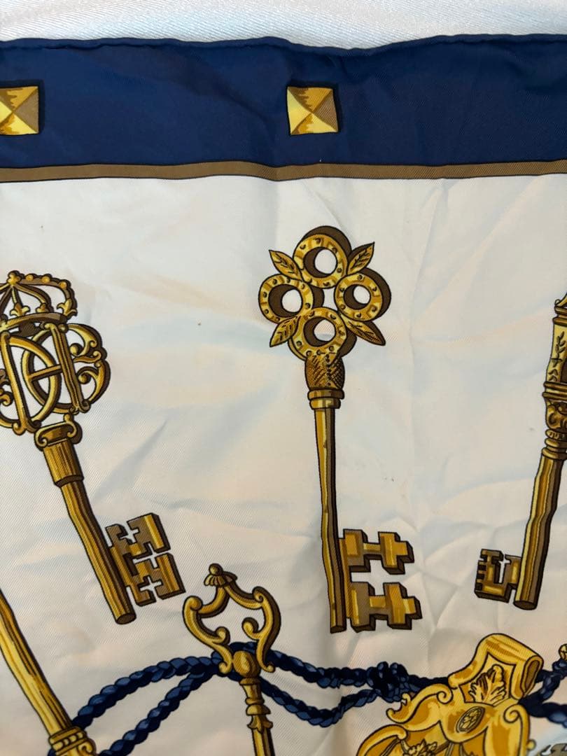 エルメスHERMES カレ　鍵モチーフ シルクスカーフ