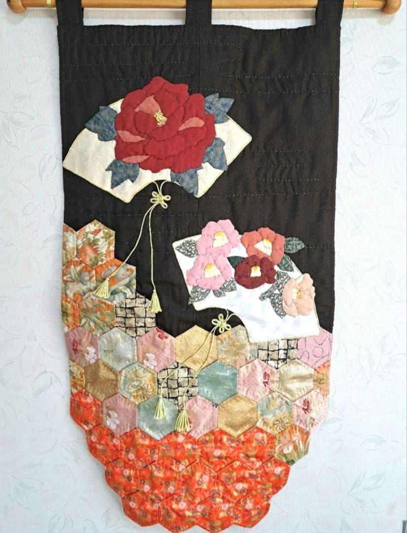 ハンドメイド　パッチワークタペストリー(着物・帯生地リメイク)