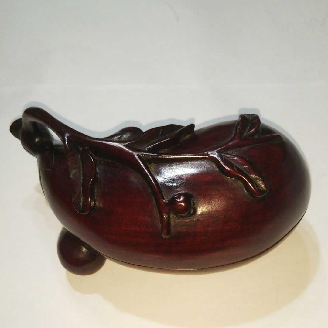 手彫りの茄子形 小物入れ