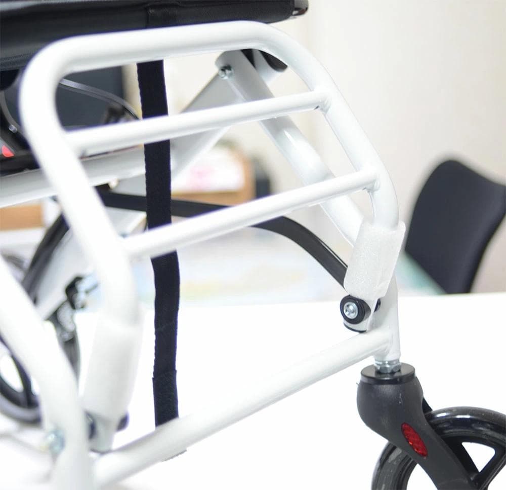 超軽量コンパクト介助用車椅子 折り畳み式 介助ブレーキ付き白 KG01