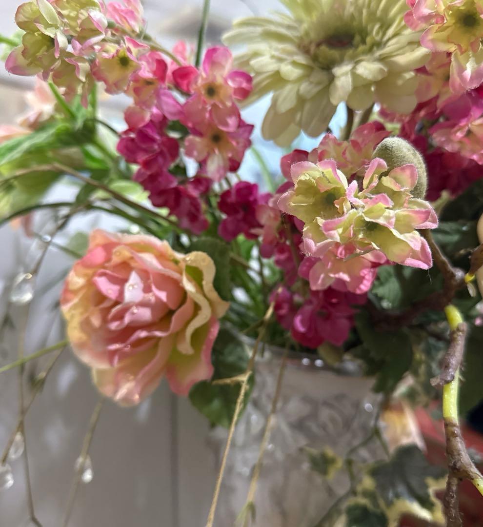 造花アレンジメント 花束 シルクフラワー 高さ約60㎝　花器32㎝