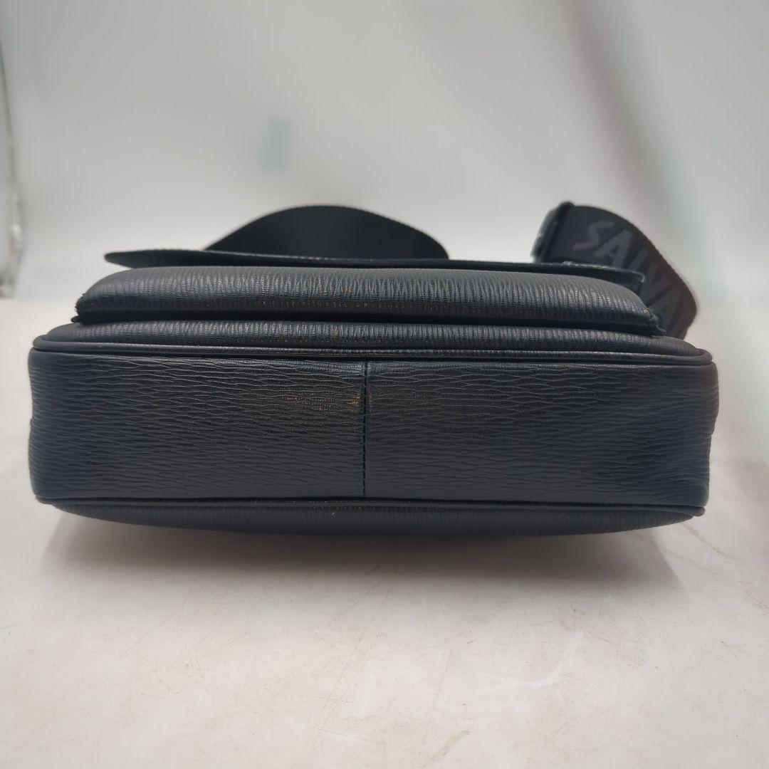 極美品 フェラガモ Ferragamo ショルダーバッグ レザー 黒