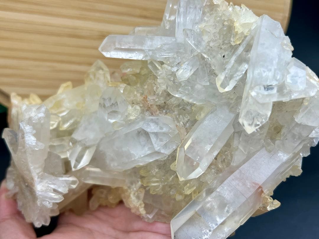 レア★天然水晶クラスターオンクラスター　高品質　ヒマラヤ産　アズライト共生