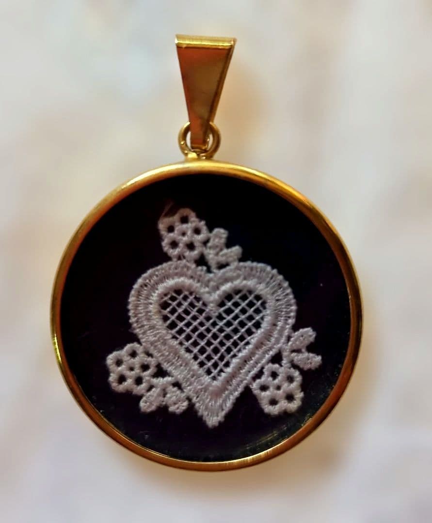 ベルギー　100歳職人芸ハンドメイド　レース手編みハートペンヘッド