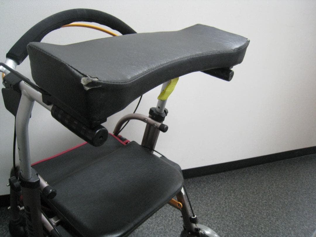 【送料無料】ナブテスコ 前腕支持型歩行車 REHAMO コンパル抑速ブレーキ ②