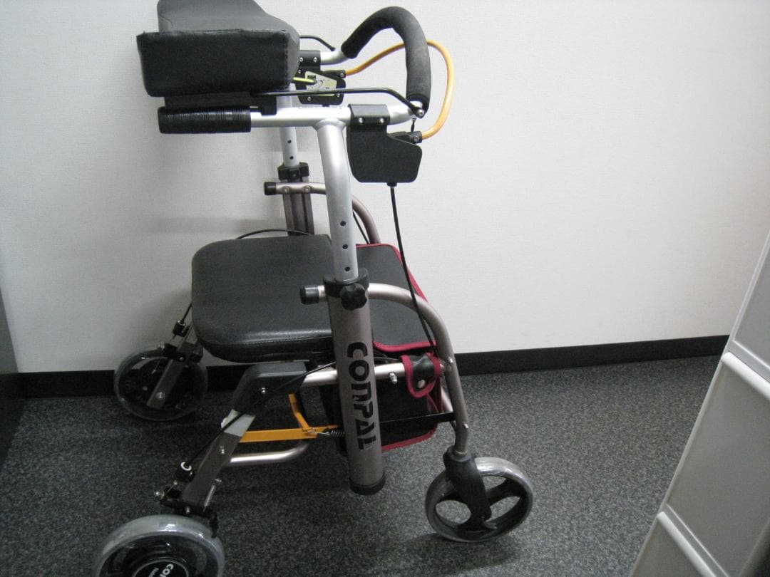 【送料無料】ナブテスコ 前腕支持型歩行車 REHAMO コンパル抑速ブレーキ ②