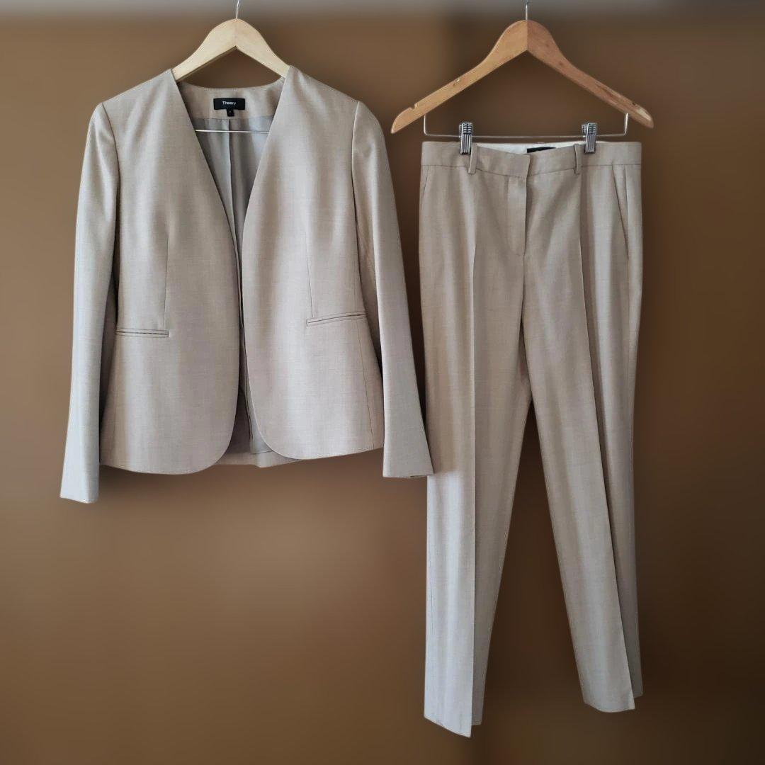 【Theoryセオリー】秋冬用サキソニー素材の杢ベージュ色パンツスーツ