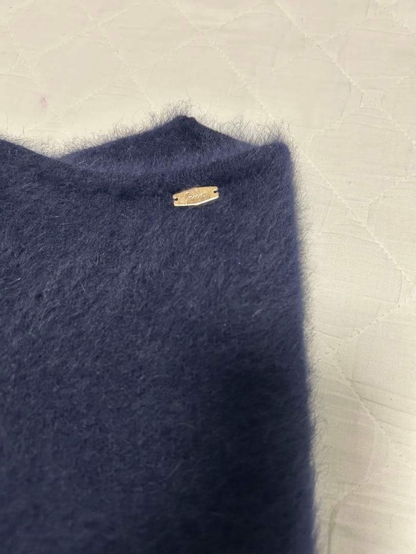 美品　フォックスカシミヤ Vネックプルオーバー　ネイビー