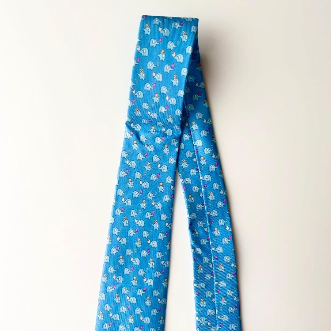 【未使用】フェラガモ シルクネクタイ 小象モチーフゾウ柄総柄 ライトブルー