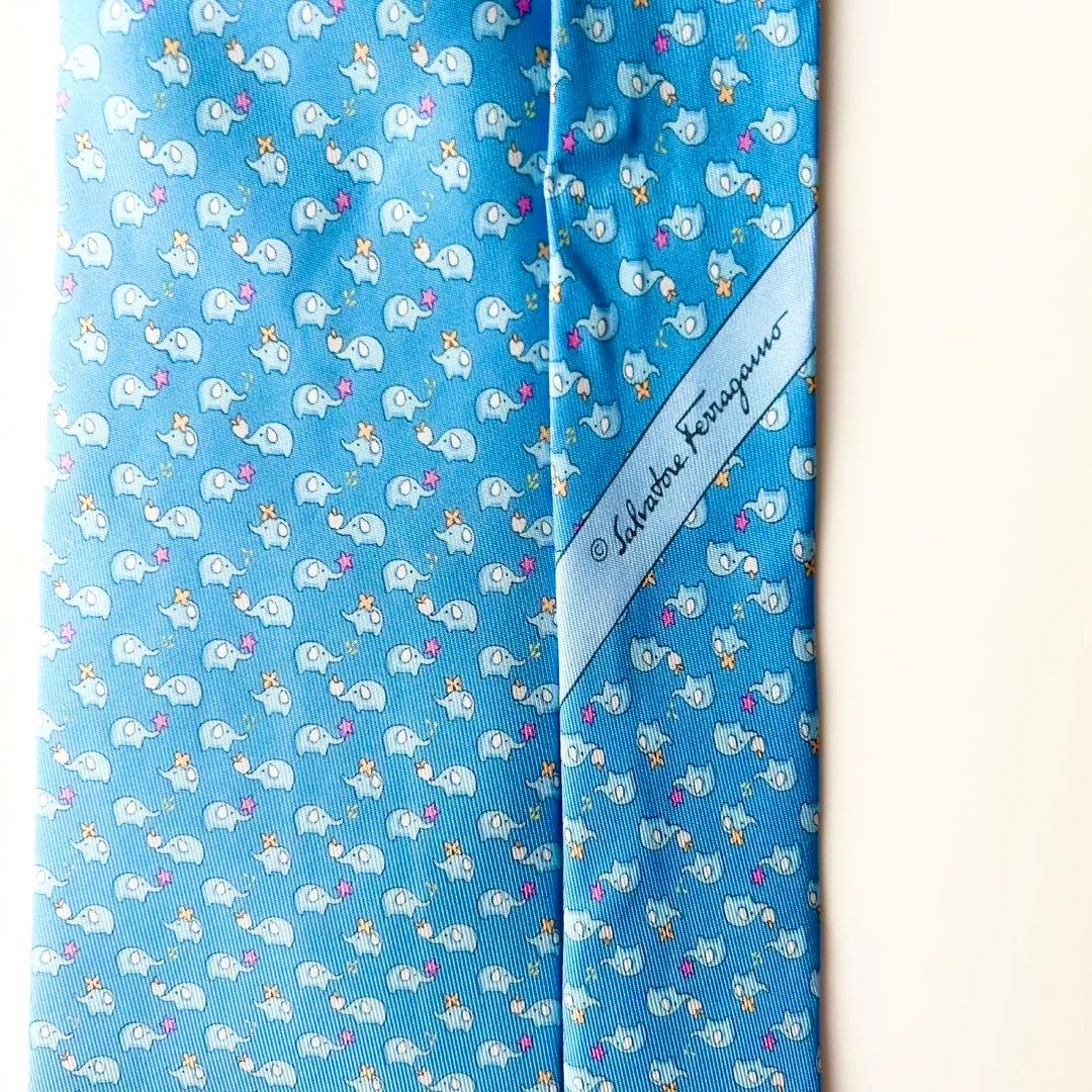 【未使用】フェラガモ シルクネクタイ 小象モチーフゾウ柄総柄 ライトブルー