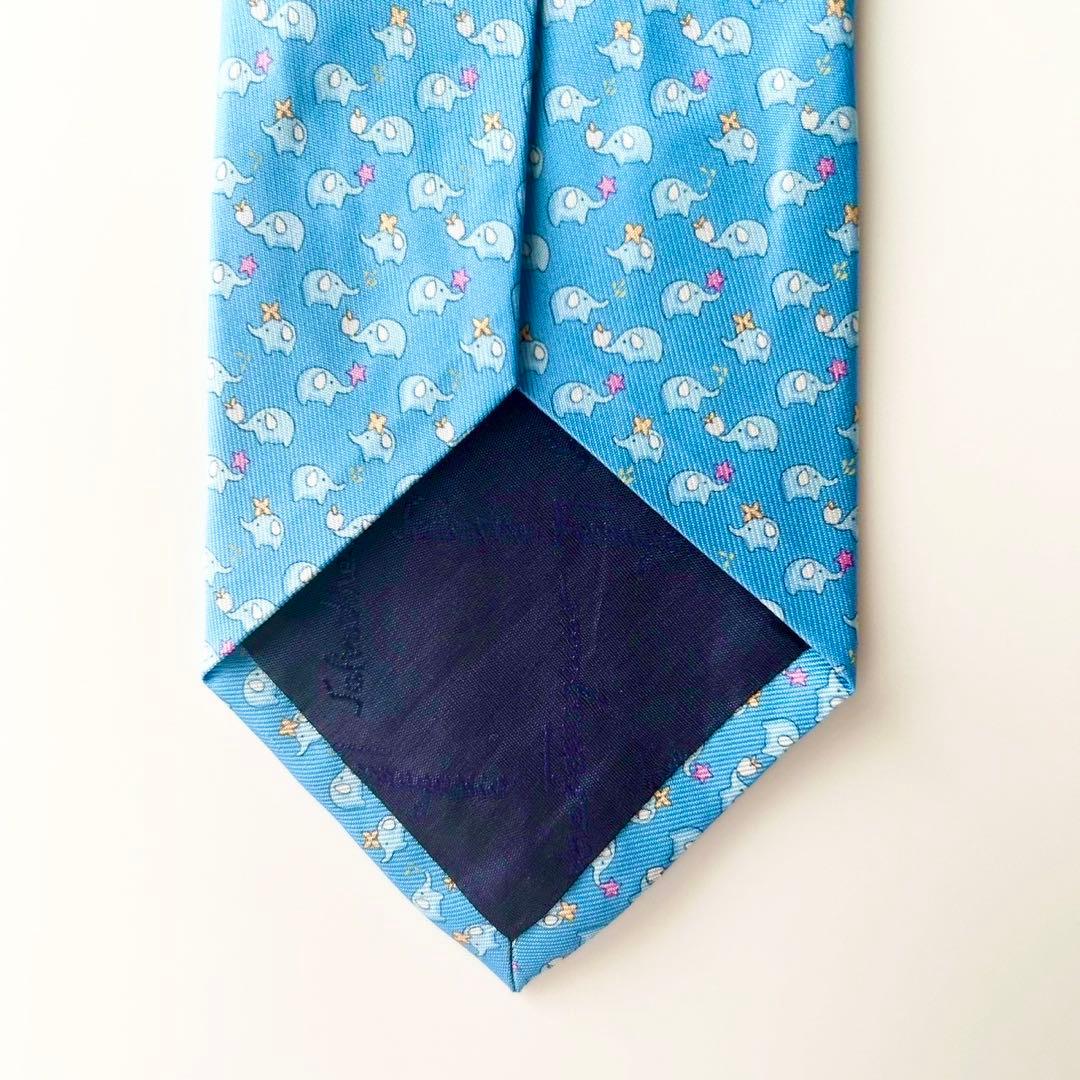 【未使用】フェラガモ シルクネクタイ 小象モチーフゾウ柄総柄 ライトブルー