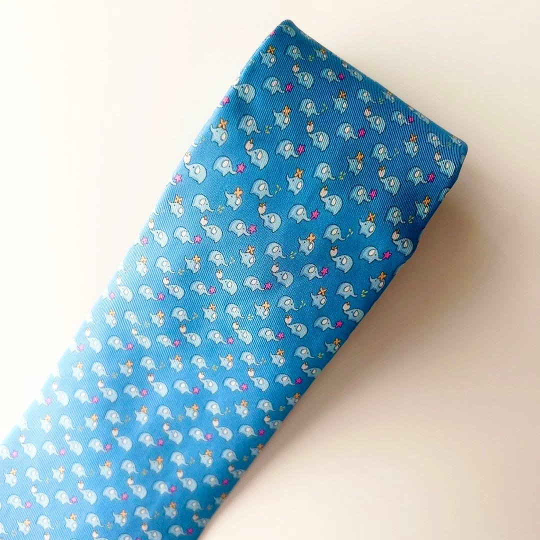 【未使用】フェラガモ シルクネクタイ 小象モチーフゾウ柄総柄 ライトブルー