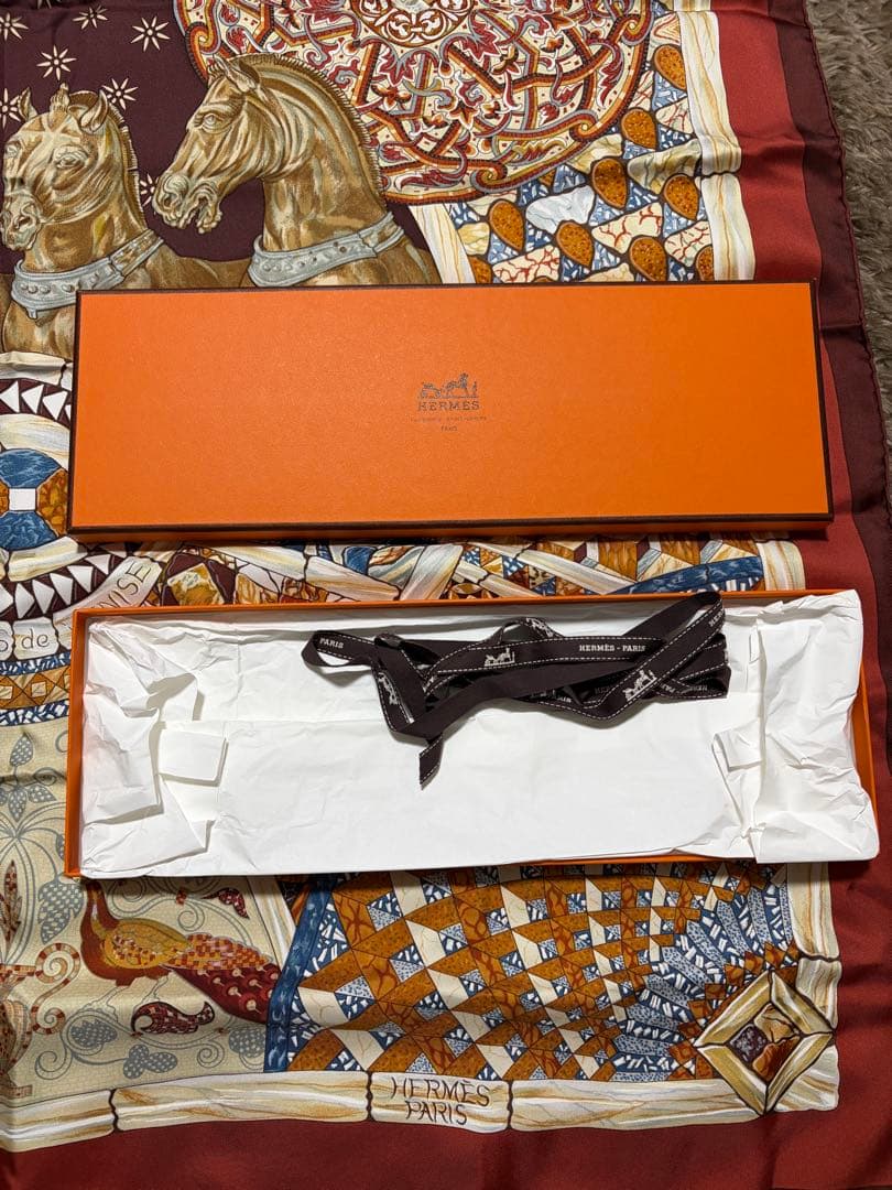 極美品 エルメス シルクスカーフ カレ90 ヴェニスの勝利 馬 タイル柄 茶色