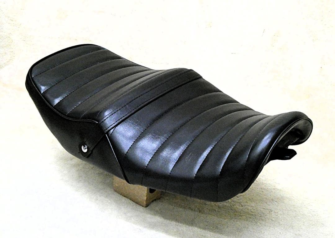 ZRX400　黒皮　タックロールシート/あんこ抜きローダウン