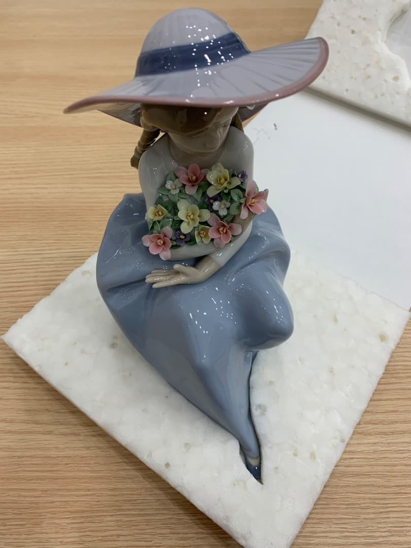 【極美品】リヤドロ　花の香りにつつまれて　置物 人形