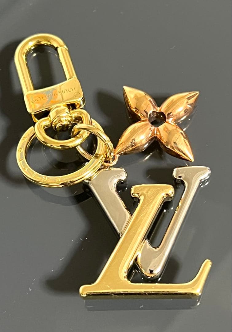 正規品ルイヴィトンLOUIS VUITTONニューウェーブキーホルダーチャーム