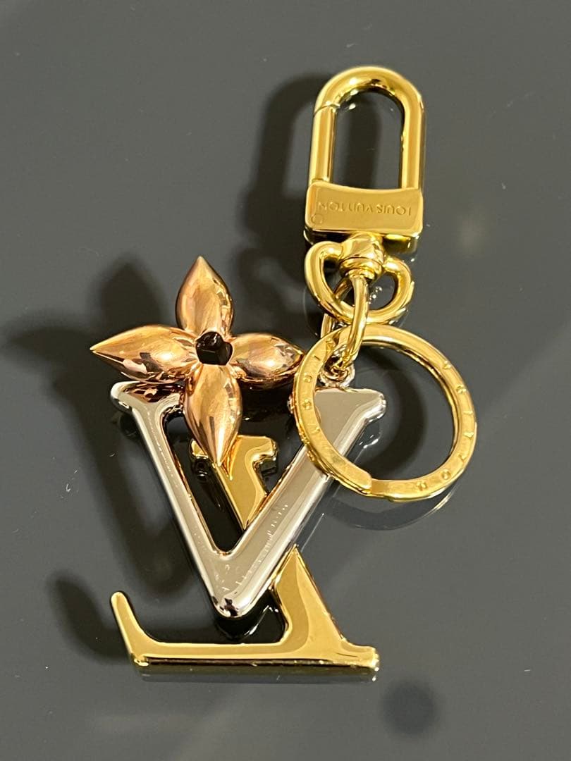 正規品ルイヴィトンLOUIS VUITTONニューウェーブキーホルダーチャーム