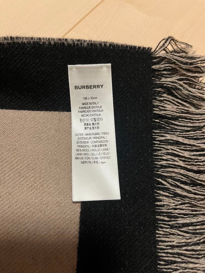 BURBERRY　バーバリー　マフラー　ウール100% 未使用に近い