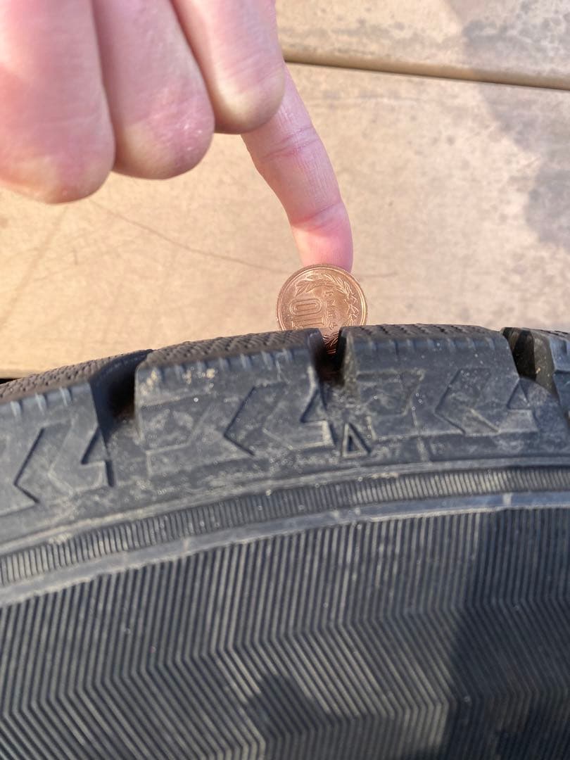 スタッドレスタイヤ　ダンロップ205/65R16 ホイール付４本セット