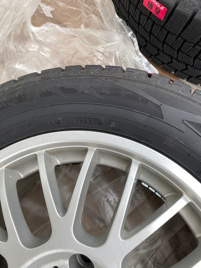 スタッドレスタイヤ　ダンロップ205/65R16 ホイール付４本セット
