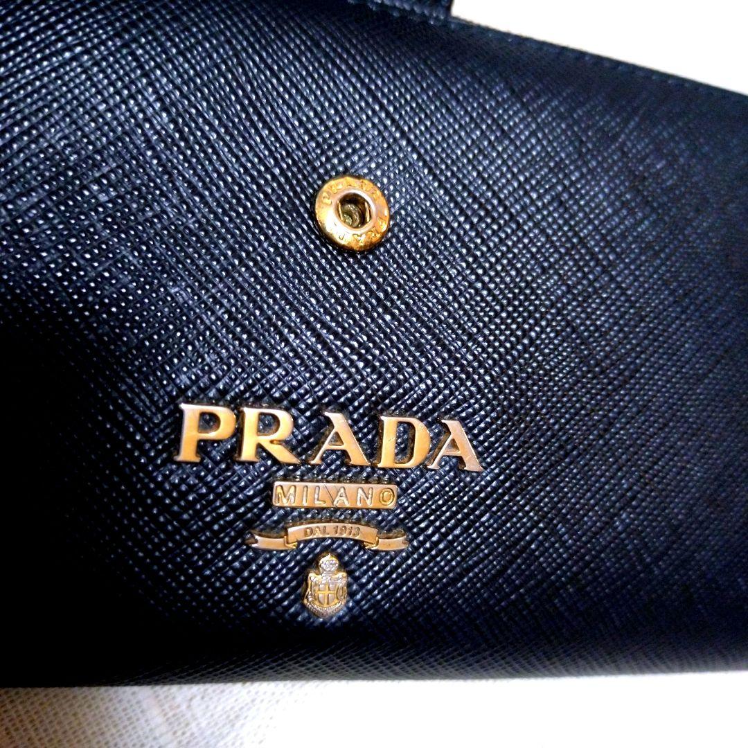 超美品　PRADA 黒　二つ折り財布　箱　カード付き