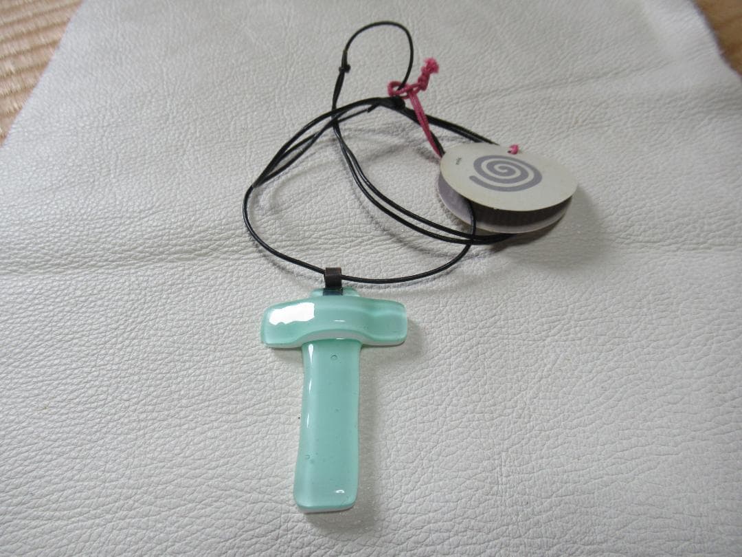 未使用 定価2万円 イタリア製◆ベトロフーゾ ガラス工芸『十字架』革紐ネックレス