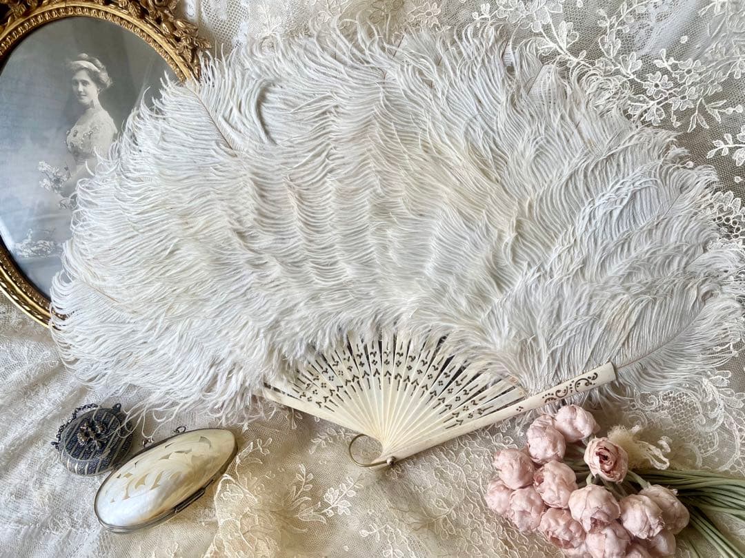 ホワイトフェザーのファン　エヴァンタイユ　フランスアンティーク　扇子　羽根