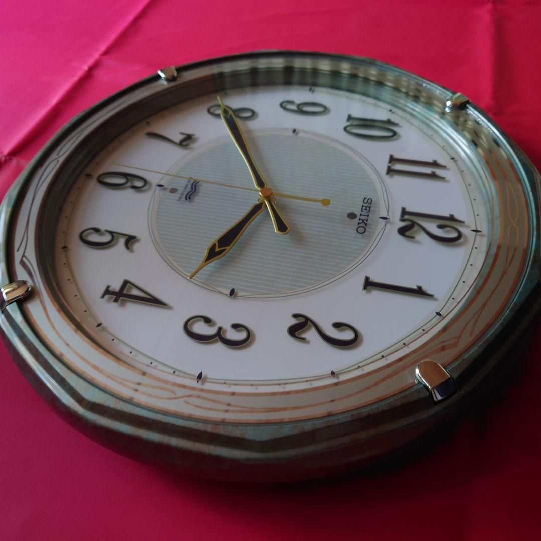 SEIKO 電波掛時計 暗闇でも！字光式(光続ける)ホワイト文字盤！連続秒針