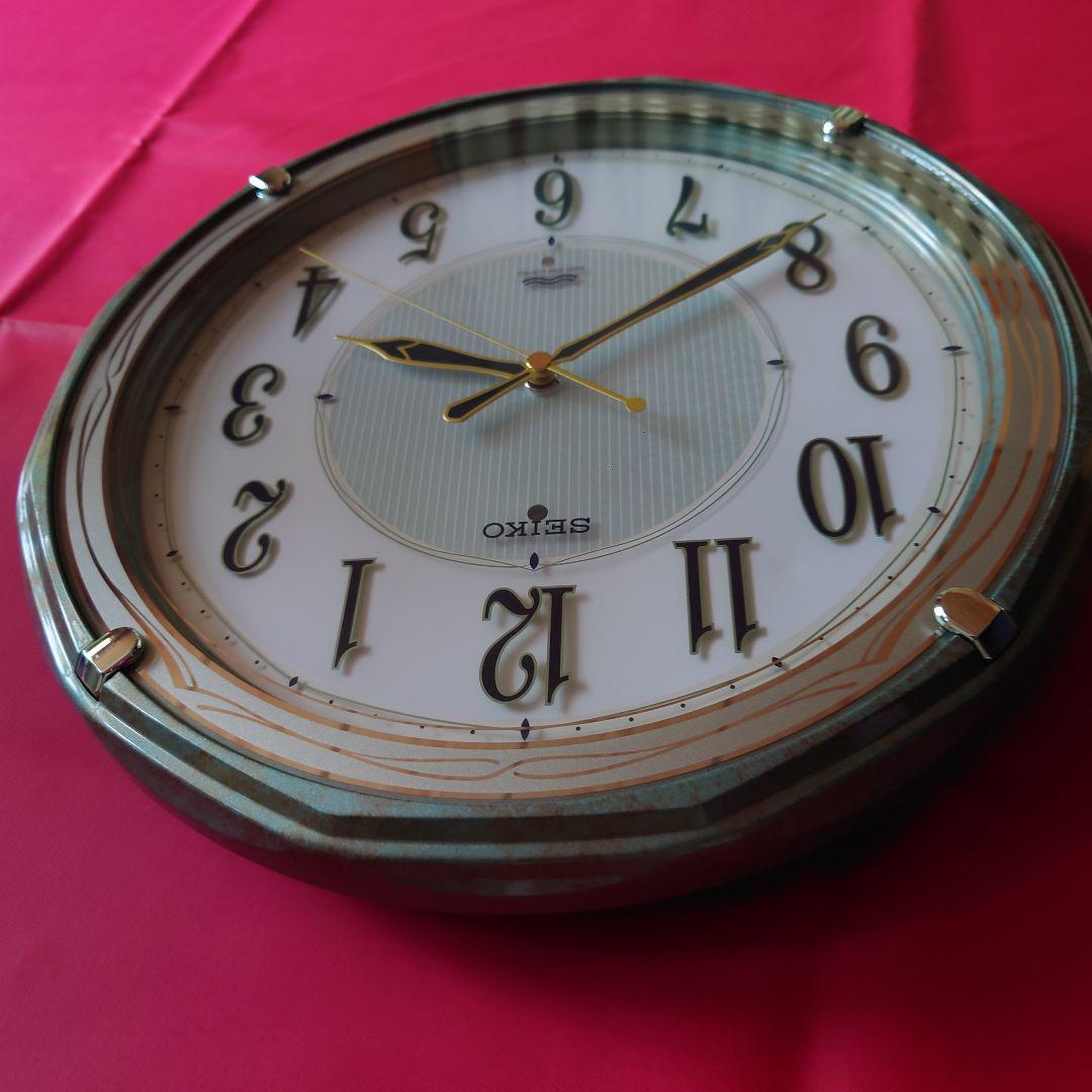 SEIKO 電波掛時計 暗闇でも！字光式(光続ける)ホワイト文字盤！連続秒針