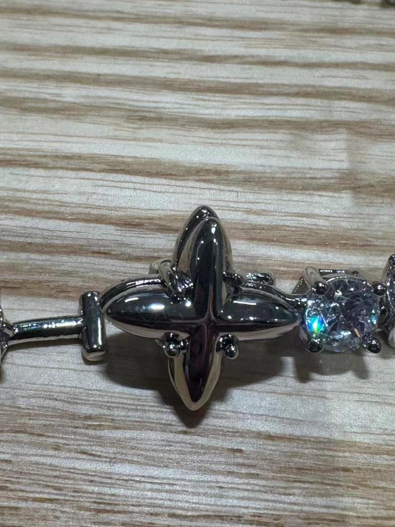 Louis Vuitton クリスタルブレスレット