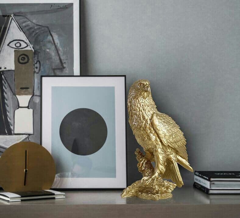 北欧のラグジュアリー金色の空の鷹飾り