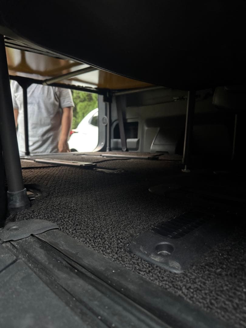 場所は大阪の石切です。直接引き取り限定。 デリカ　D5 車中泊ベッドキット。