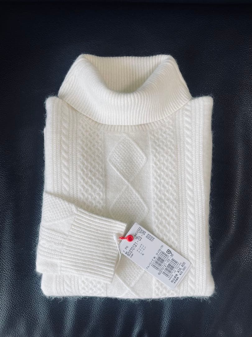 新品タグ付き　タートルセーター ニット　エンリコドマーニ　パフスリーブ　お値引き