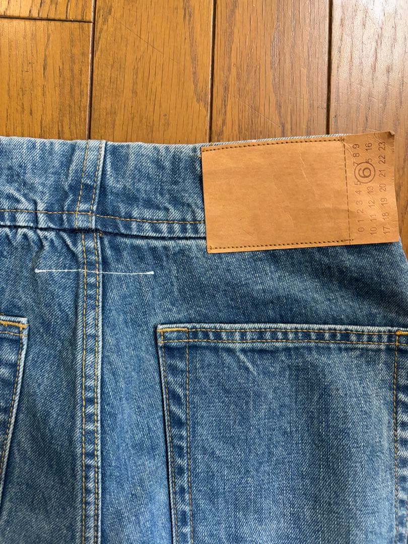 メゾンマルジェラ　ハイウエストライトブルー加工デニムパンツ　MM6