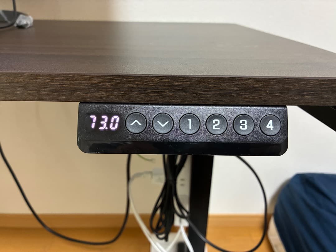 名無し【美品・6月中旬まで期間限定・格安】電動昇降デスク 120×51cm