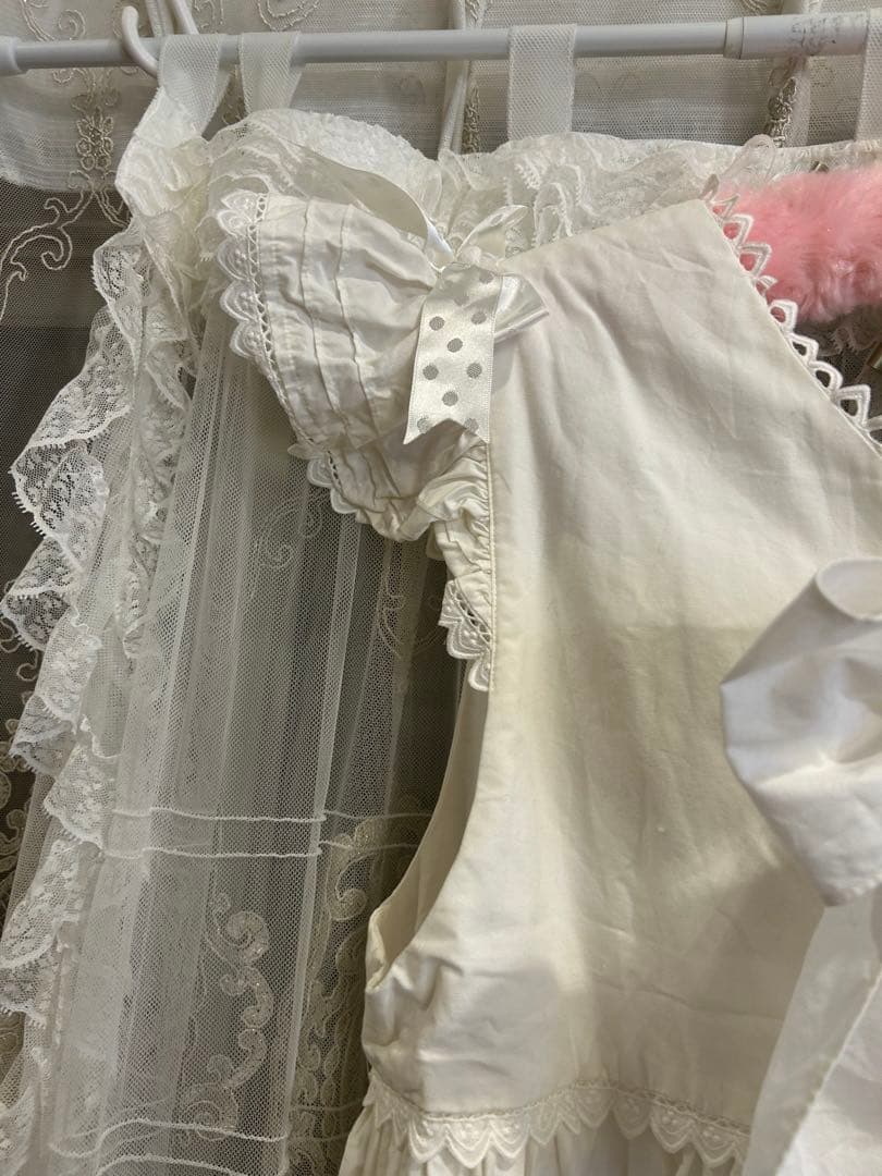 新品さえらアンリコ後ろリボン可愛いエプロン❤️おまけ薄ピンク系中古ポテチーノ割烹着