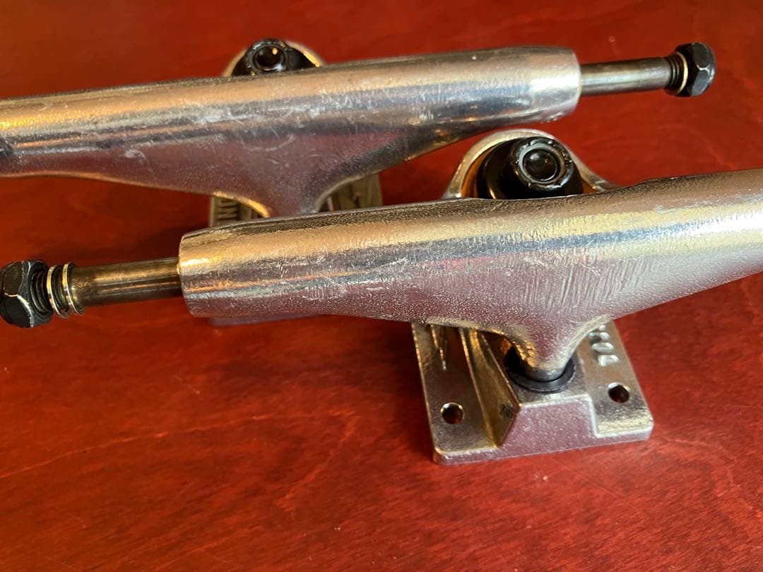 送料込 新品未使用THUNDER TRUCKS 148 HI 正規品本物です