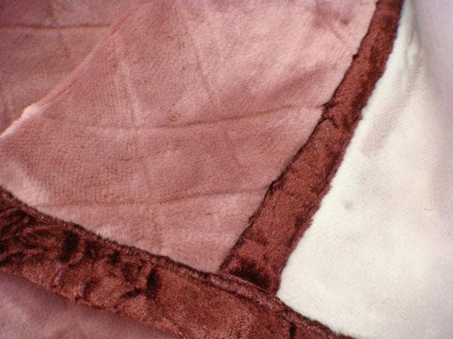 送料無料【新品B品】ダブルサイズ 毛布 【日本製　アクリル素材　2枚あわせ毛布】