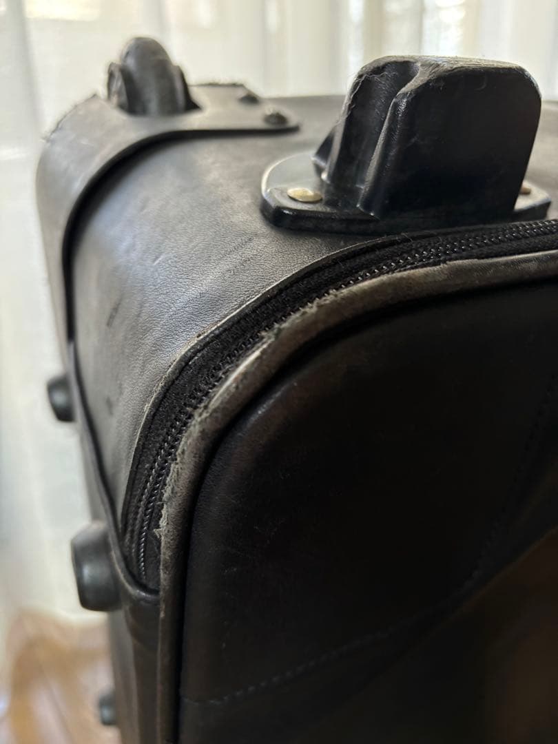 ロエベ レザー製黒キャリーケース