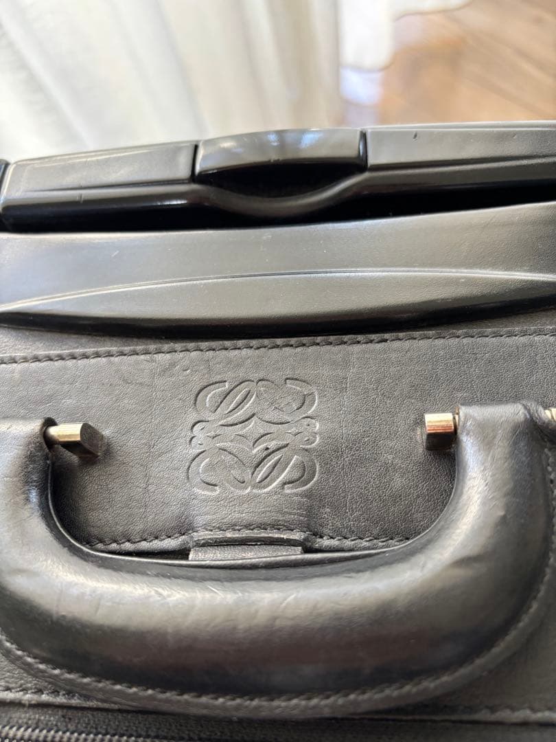 ロエベ レザー製黒キャリーケース