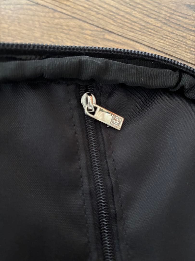 ロエベ レザー製黒キャリーケース