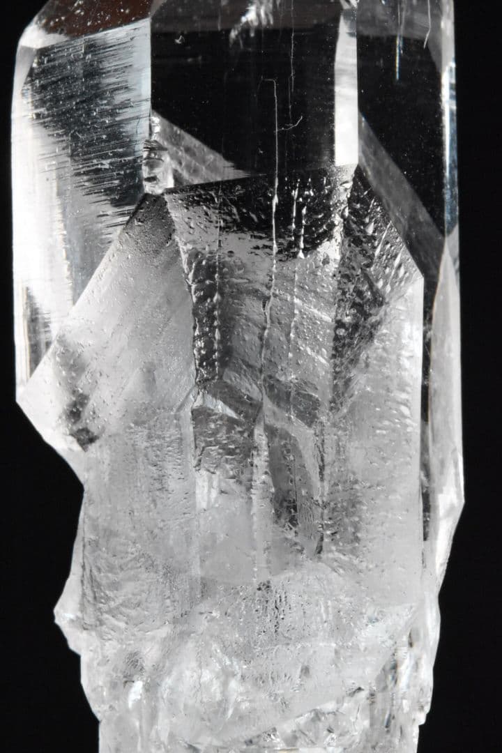 インド マニハール産 アナテース付き剥離痕の美しいクリアポイント