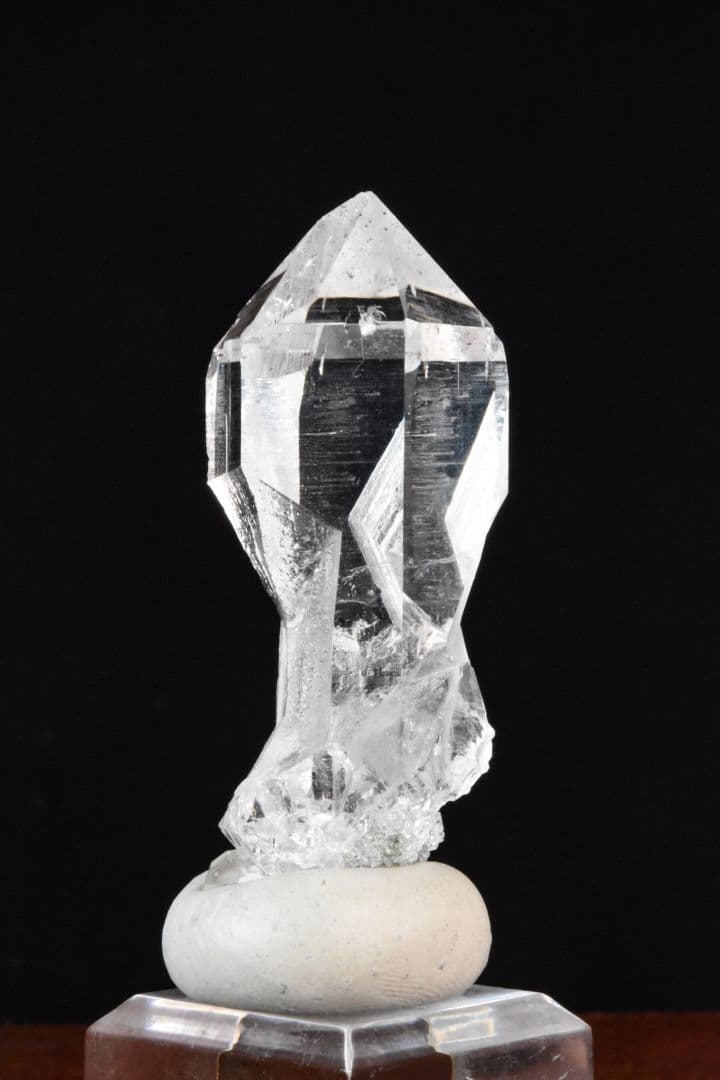 インド マニハール産 アナテース付き剥離痕の美しいクリアポイント