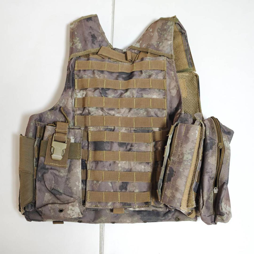 サバイバルゲーム 個人装備 ベスト エルボー&ニーパッド ヘルメット 迷彩服など