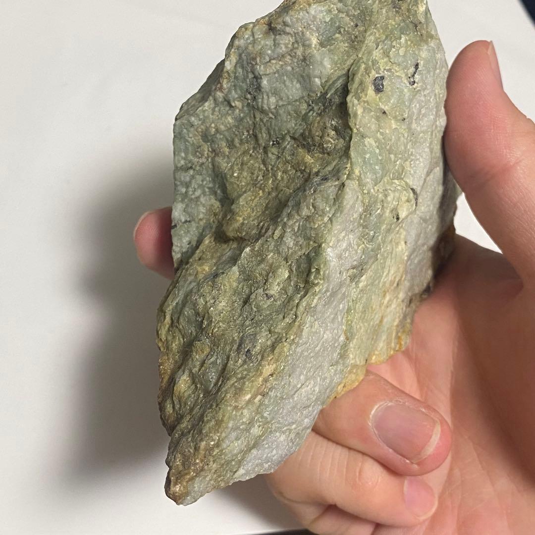 希少品　鳥取県　若桜翡翠原石　灰青×オレンジ×緑　割石皮付き　765g